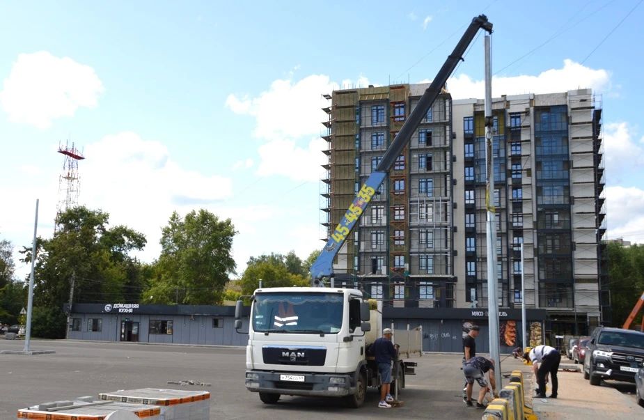В Твери на Привокзальной площади комиссии проверяют новый асфальт на прочность В Твери на Привокзальной площади комиссии проверяют новый асфальт на прочность