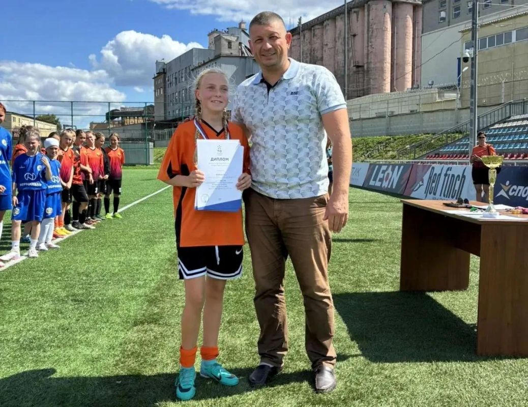 Триумф «Феникса»: сельские школьницы — чемпионки регионального этапа «Футбола нашего двора»! Триумф «Феникса»: сельские школьницы — чемпионки регионального этапа «Футбола нашего двора»!