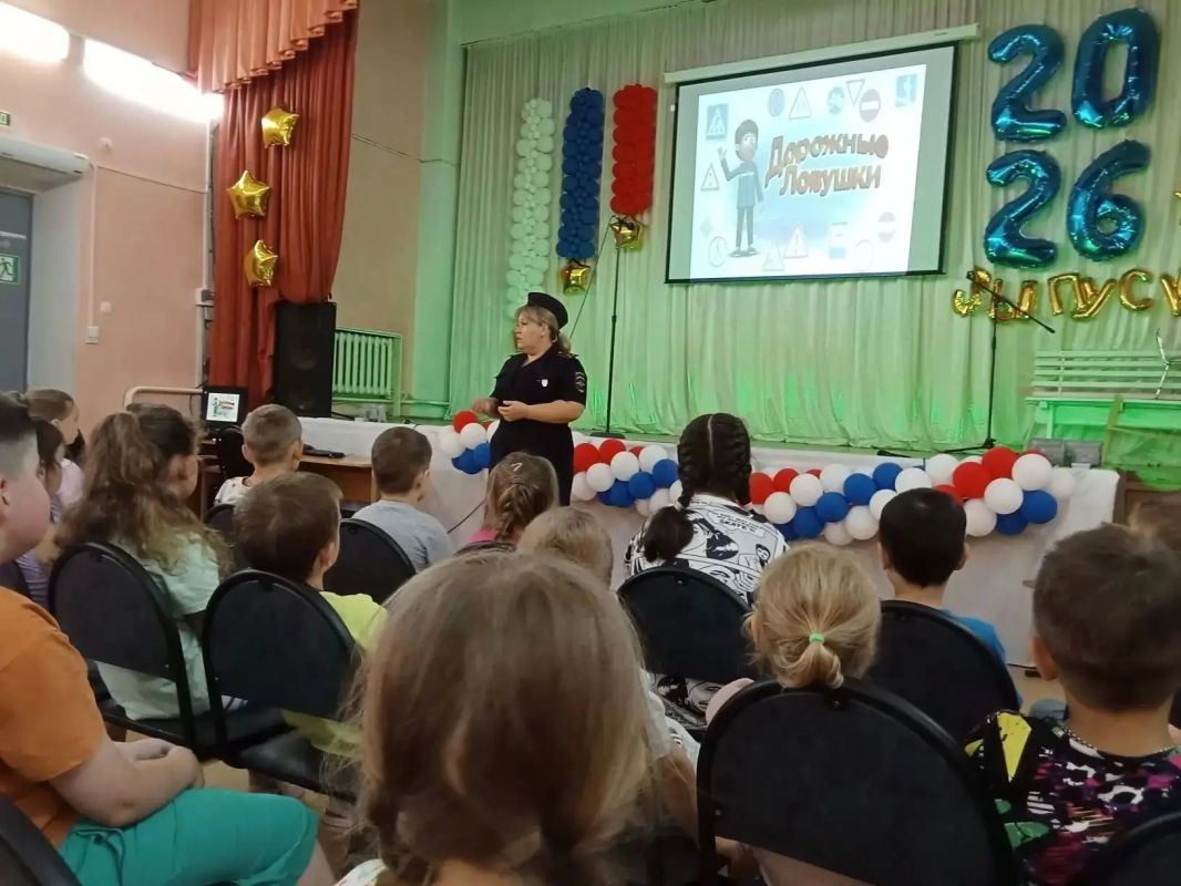 В Ржеве сотрудники Госавтоинспекции встретились с воспитанниками пришкольного лагеря В Ржеве сотрудники Госавтоинспекции встретились с воспитанниками пришкольного лагеря