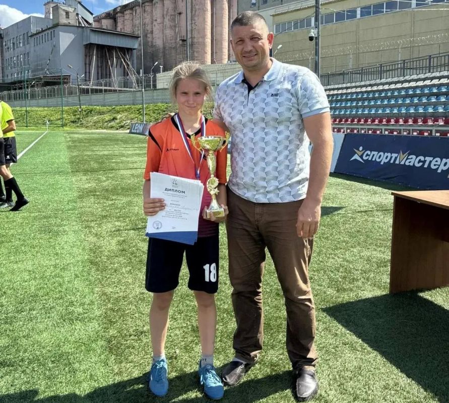 Триумф «Феникса»: сельские школьницы — чемпионки регионального этапа «Футбола нашего двора»! Триумф «Феникса»: сельские школьницы — чемпионки регионального этапа «Футбола нашего двора»!
