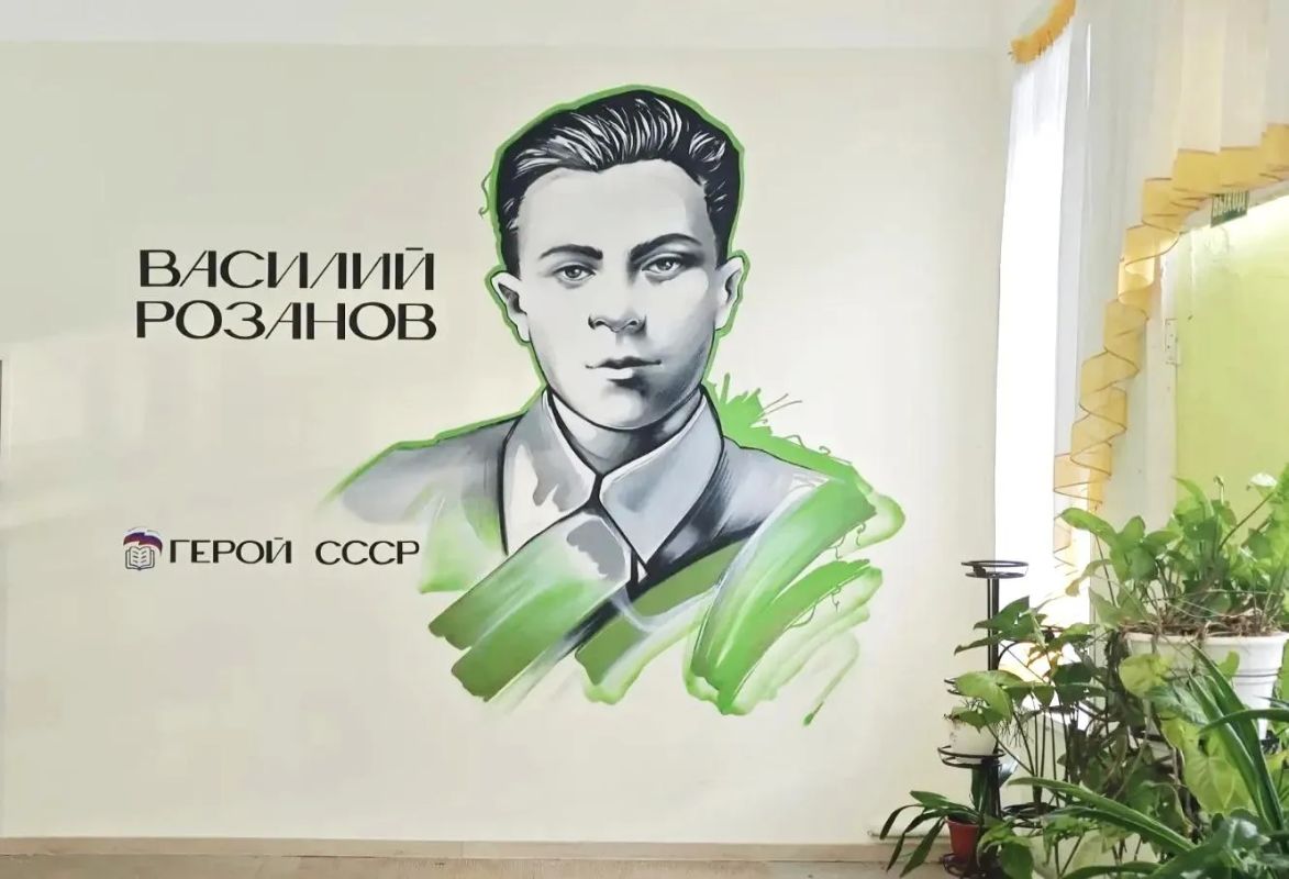 В Тверской области по инициативе «Единой России» продолжается реализация патриотического проекта «Лица Героев»: в этом году на фасадах и в рекреациях еще 30 школ Верхневолжья появятся изображения выдающихся деятелей России В Тверской области по инициативе «Единой России» продолжается реализация патриотического проекта «Лица Героев»: в этом году на фасадах и в рекреациях еще 30 школ Верхневолжья появятся изображения выдающихся деятелей России