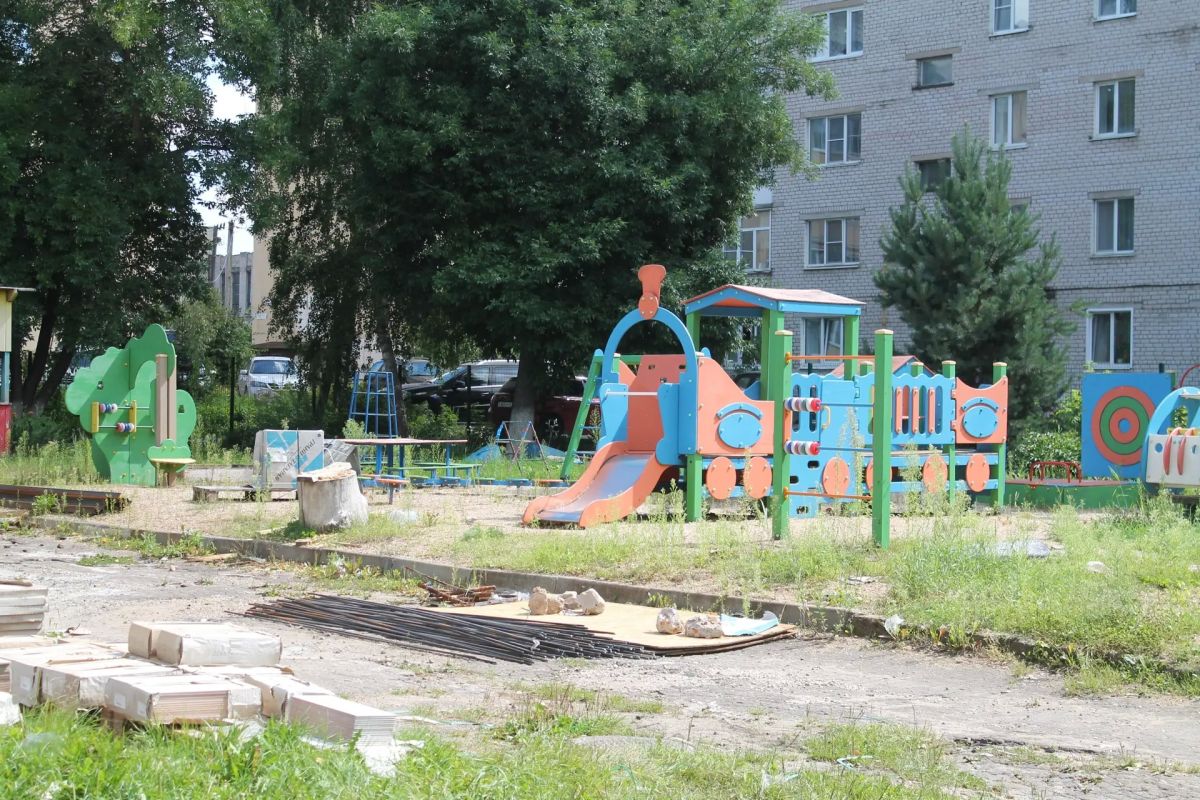 Председатель Заксобрания Тверской области Сергей Голубев ознакомился с ходом подготовки школ и детсадов Старицкого округа к началу учебного года Председатель Заксобрания Тверской области Сергей Голубев ознакомился с ходом подготовки школ и детсадов Старицкого округа к началу учебного года