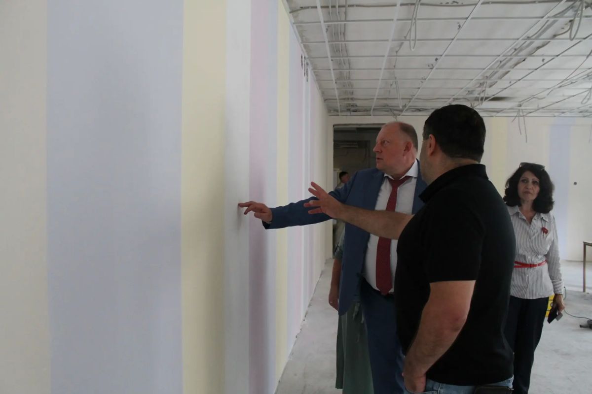 Председатель Заксобрания Тверской области Сергей Голубев ознакомился с ходом подготовки школ и детсадов Старицкого округа к началу учебного года Председатель Заксобрания Тверской области Сергей Голубев ознакомился с ходом подготовки школ и детсадов Старицкого округа к началу учебного года