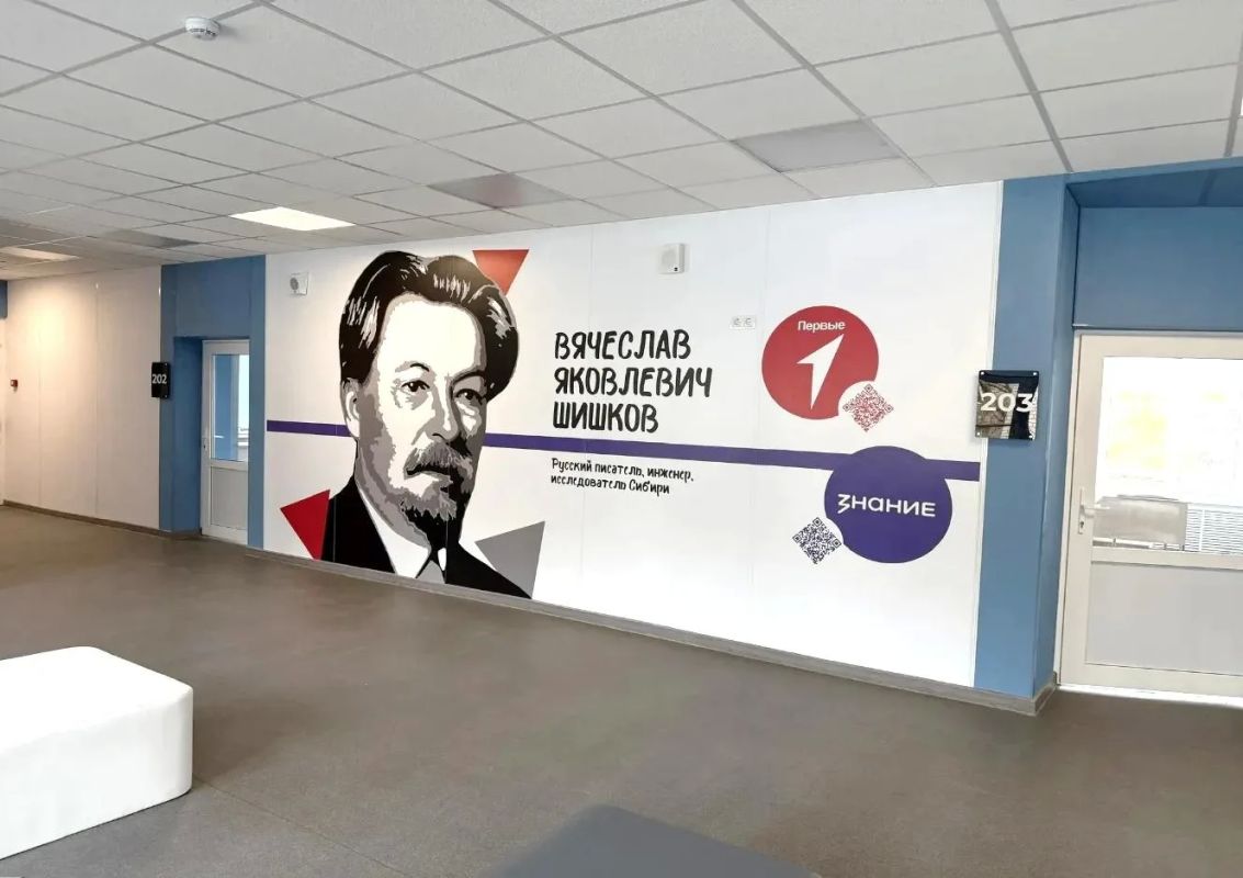 В Тверской области по инициативе «Единой России» продолжается реализация патриотического проекта «Лица Героев»: в этом году на фасадах и в рекреациях еще 30 школ Верхневолжья появятся изображения выдающихся деятелей России В Тверской области по инициативе «Единой России» продолжается реализация патриотического проекта «Лица Героев»: в этом году на фасадах и в рекреациях еще 30 школ Верхневолжья появятся изображения выдающихся деятелей России