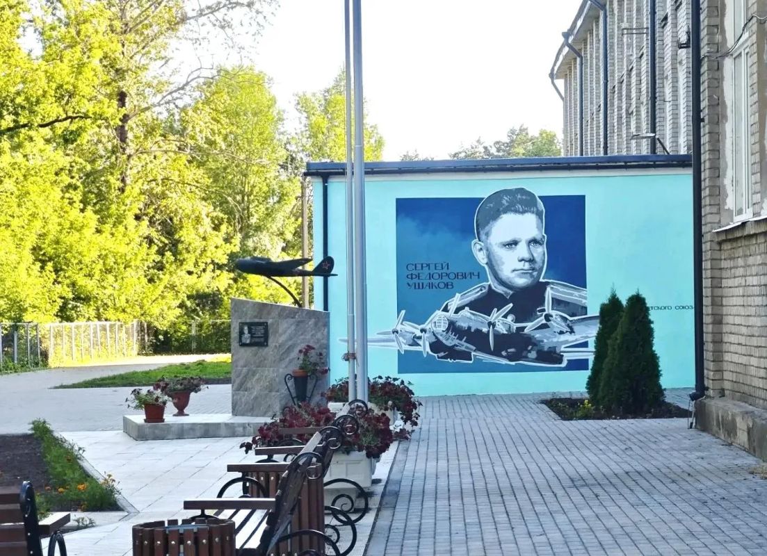 В Тверской области по инициативе «Единой России» продолжается реализация патриотического проекта «Лица Героев»: в этом году на фасадах и в рекреациях еще 30 школ Верхневолжья появятся изображения выдающихся деятелей России В Тверской области по инициативе «Единой России» продолжается реализация патриотического проекта «Лица Героев»: в этом году на фасадах и в рекреациях еще 30 школ Верхневолжья появятся изображения выдающихся деятелей России