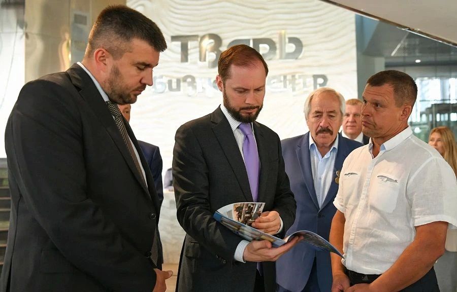 Виталий Королев наградил лучших строителей Верхневолжья Виталий Королев наградил лучших строителей Верхневолжья