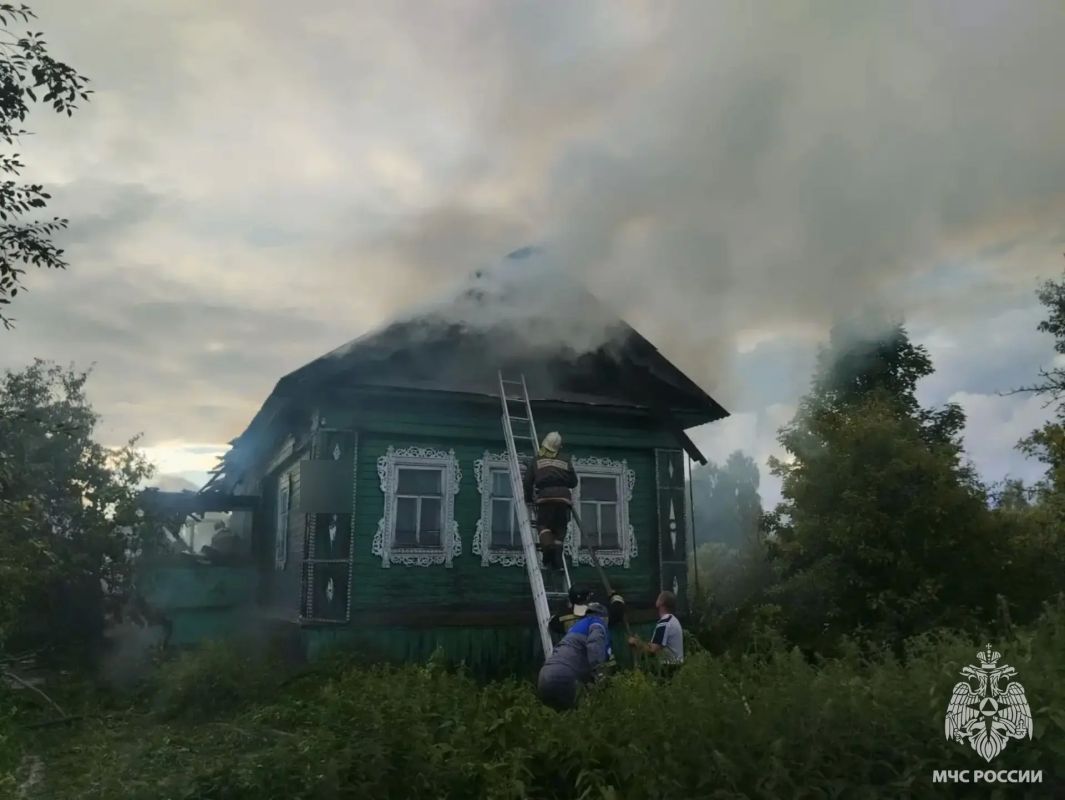 Гибель на пожаре. Вчера огнеборцами 34 ПСЧ было ликвидировано возгорание жилого дома на улице Старовокзальная в п. Кесова Гора Гибель на пожаре. Вчера огнеборцами 34 ПСЧ было ликвидировано возгорание жилого дома на улице Старовокзальная в п. Кесова Гора