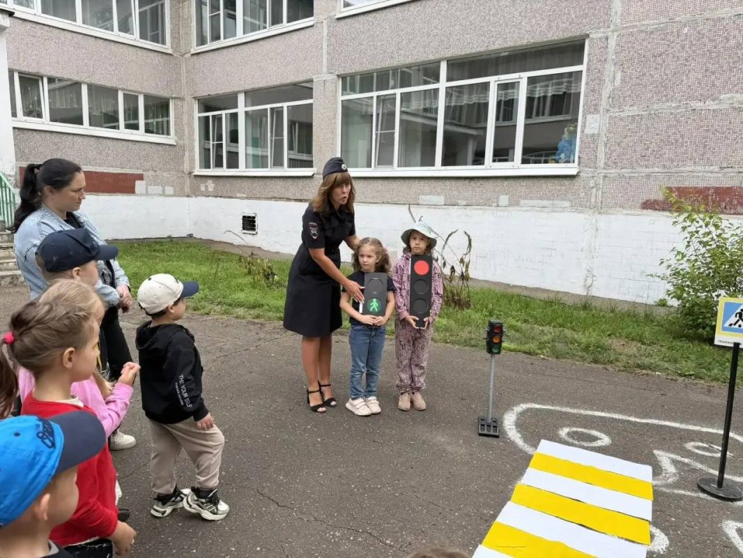 «Я соблюдаю ПДД!»: тверские автоинспекторы устроили дорожный праздник для малышей из детского сада № 55 «Я соблюдаю ПДД!»: тверские автоинспекторы устроили дорожный праздник для малышей из детского сада № 55