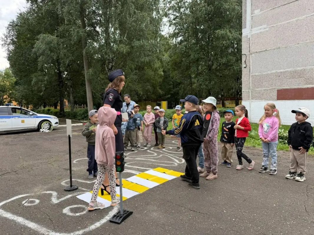 «Я соблюдаю ПДД!»: тверские автоинспекторы устроили дорожный праздник для малышей из детского сада № 55 «Я соблюдаю ПДД!»: тверские автоинспекторы устроили дорожный праздник для малышей из детского сада № 55