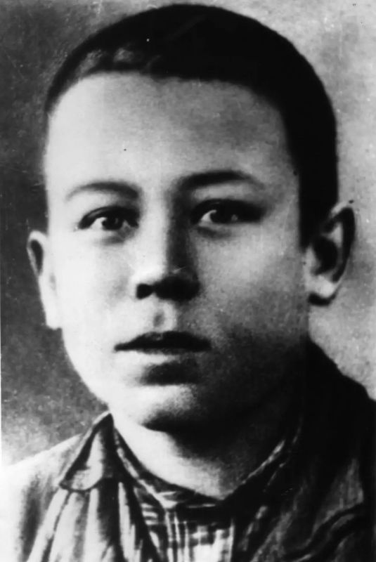 ГЕРОЙ СОВЕТСКОГО СОЮЗА НИКОЛАЙ ГОРЯЧЕВ ГЕРОЙ СОВЕТСКОГО СОЮЗА НИКОЛАЙ ГОРЯЧЕВ