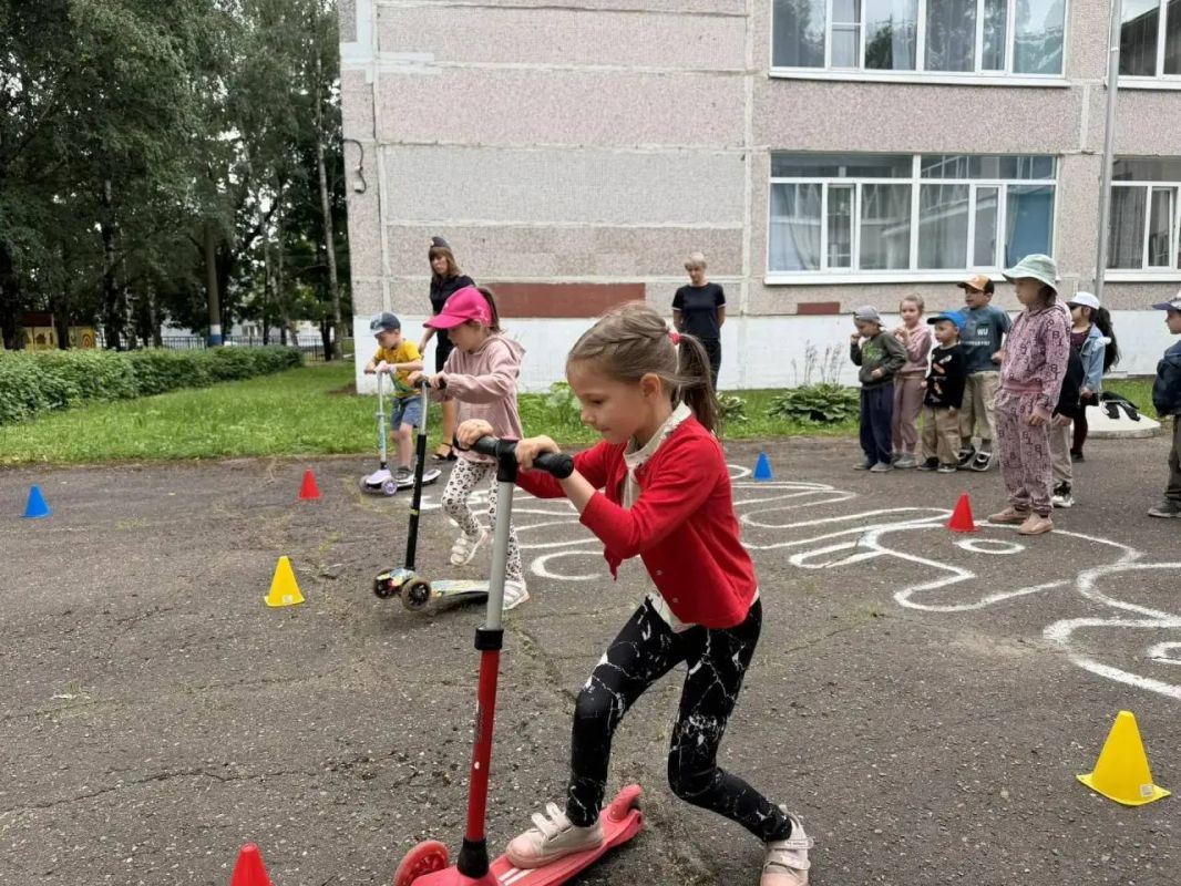 «Я соблюдаю ПДД!»: тверские автоинспекторы устроили дорожный праздник для малышей из детского сада № 55 «Я соблюдаю ПДД!»: тверские автоинспекторы устроили дорожный праздник для малышей из детского сада № 55