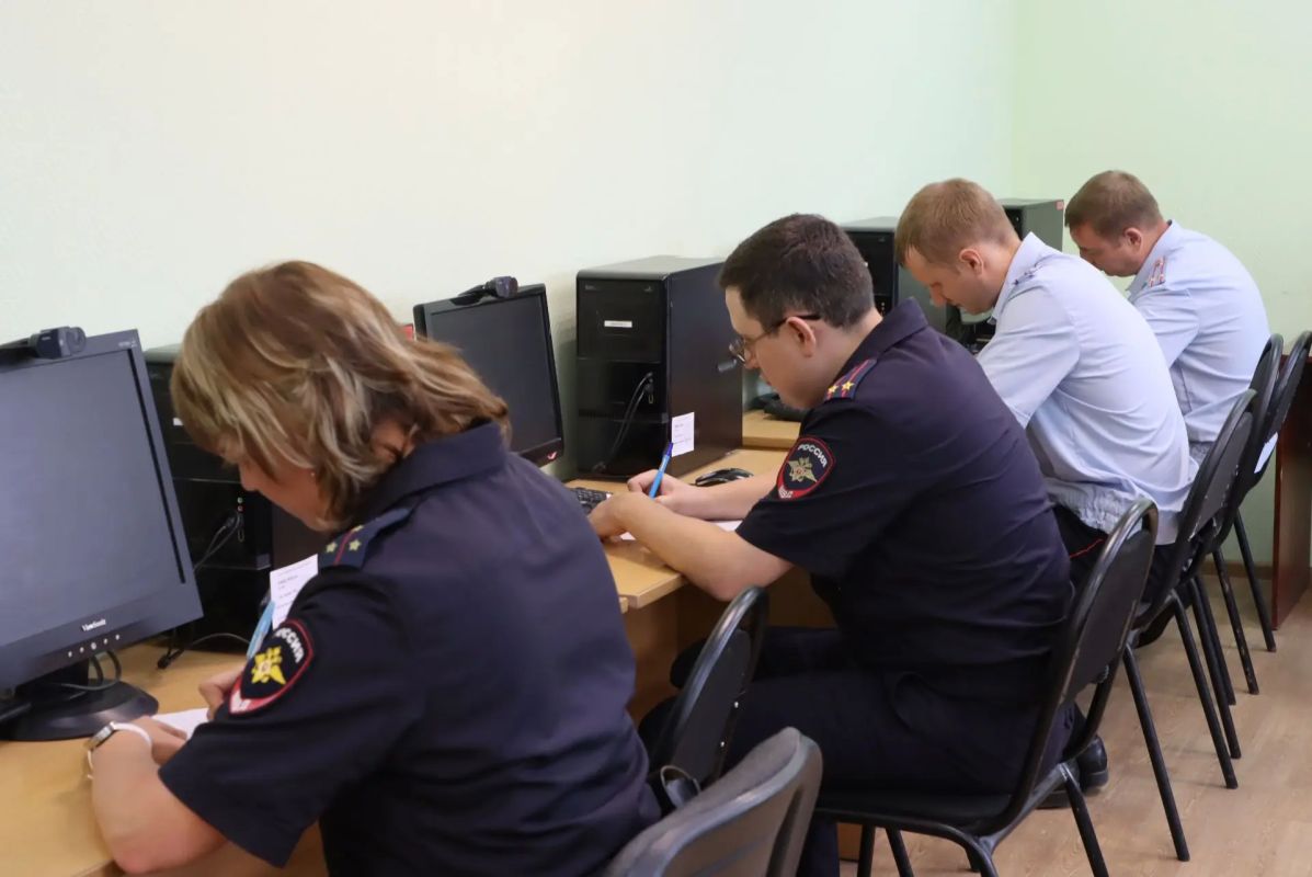 Лучший по профессии: в УМВД России по Тверской области определили сильнейших сотрудников штабных подразделений Лучший по профессии: в УМВД России по Тверской области определили сильнейших сотрудников штабных подразделений