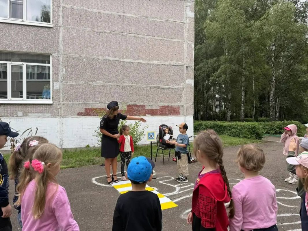«Я соблюдаю ПДД!»: тверские автоинспекторы устроили дорожный праздник для малышей из детского сада № 55 «Я соблюдаю ПДД!»: тверские автоинспекторы устроили дорожный праздник для малышей из детского сада № 55