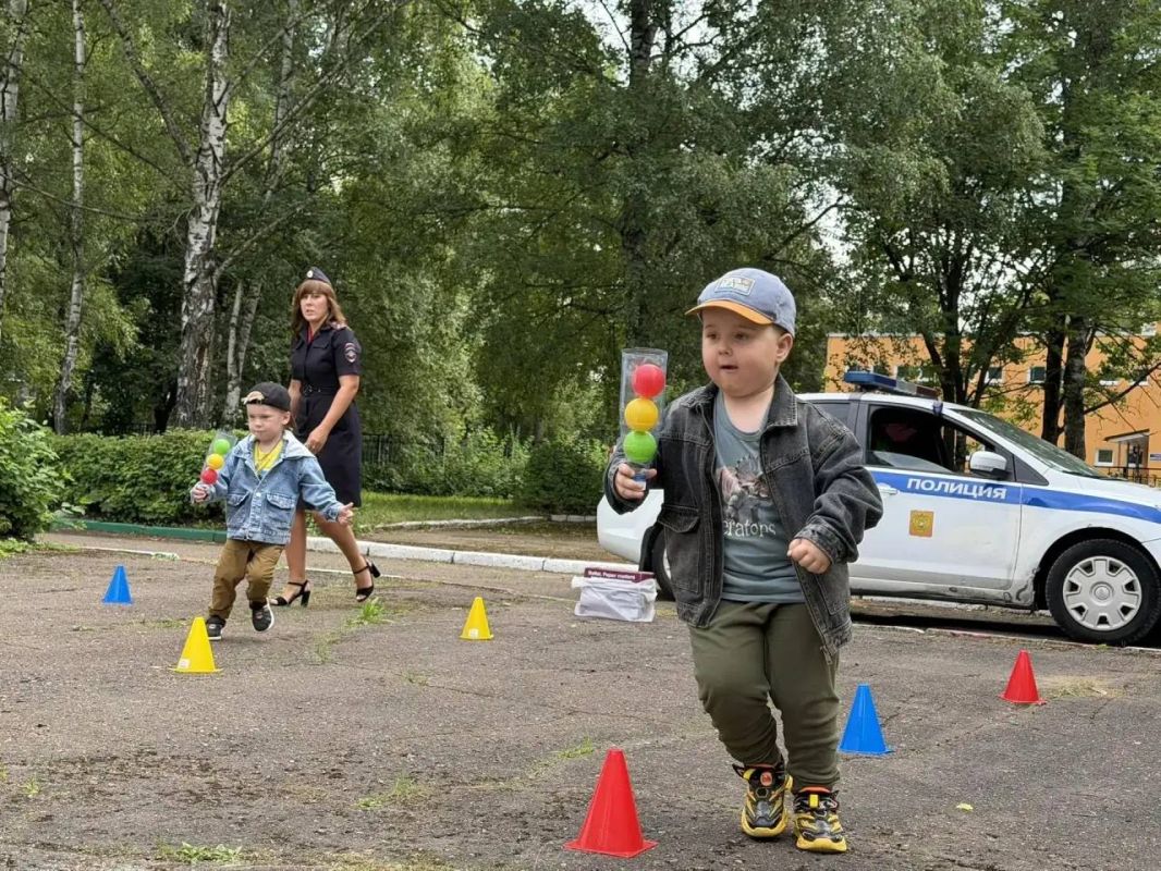 «Я соблюдаю ПДД!»: тверские автоинспекторы устроили дорожный праздник для малышей из детского сада № 55 «Я соблюдаю ПДД!»: тверские автоинспекторы устроили дорожный праздник для малышей из детского сада № 55