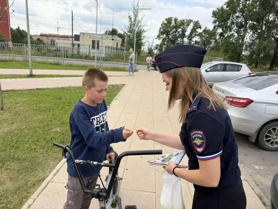 Госавтоинспекция города Твери проводит акции для ребят на игровых площадках и в парковых зонах Госавтоинспекция города Твери проводит акции для ребят на игровых площадках и в парковых зонах