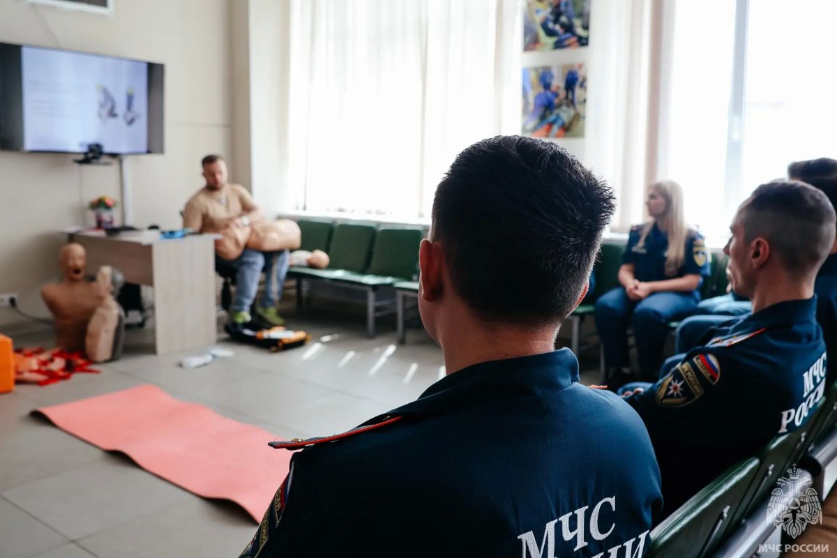 Молодежный совет отработал навыки оказания первой помощи на базе станции скорой медицинской помощи Молодежный совет отработал навыки оказания первой помощи на базе станции скорой медицинской помощи