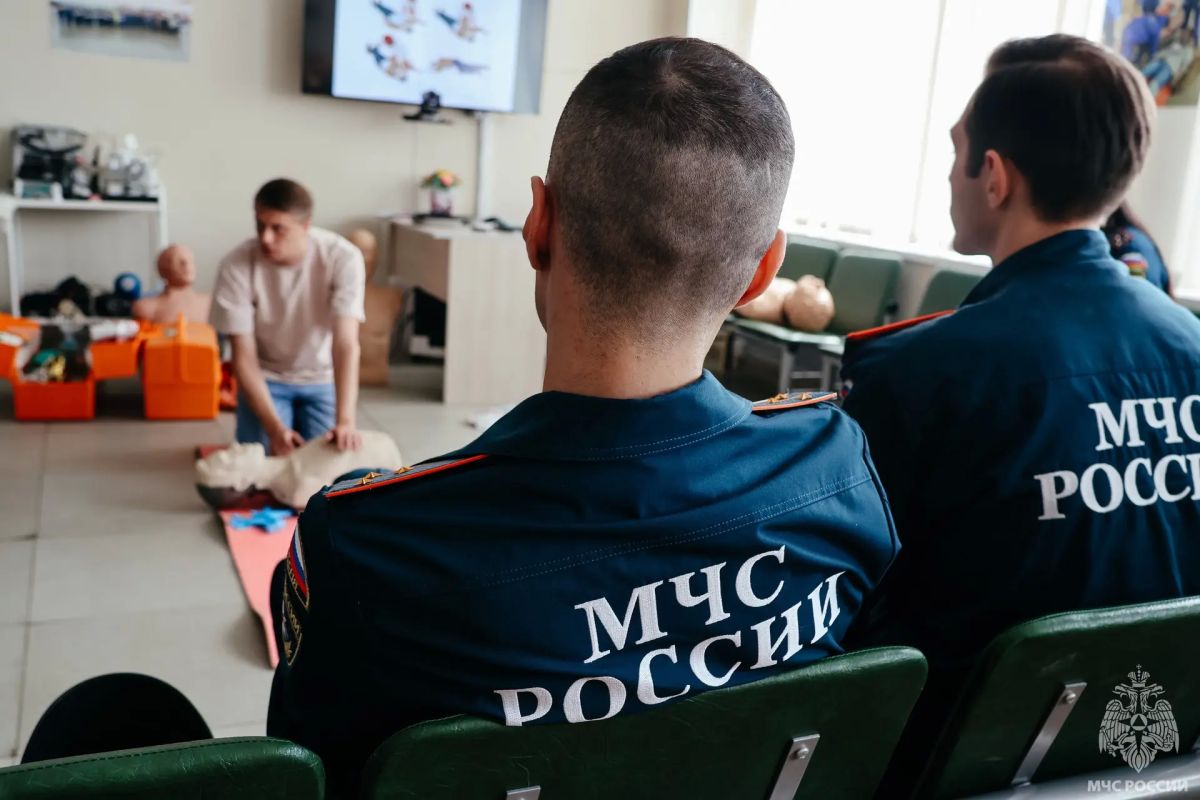 Молодежный совет отработал навыки оказания первой помощи на базе станции скорой медицинской помощи Молодежный совет отработал навыки оказания первой помощи на базе станции скорой медицинской помощи
