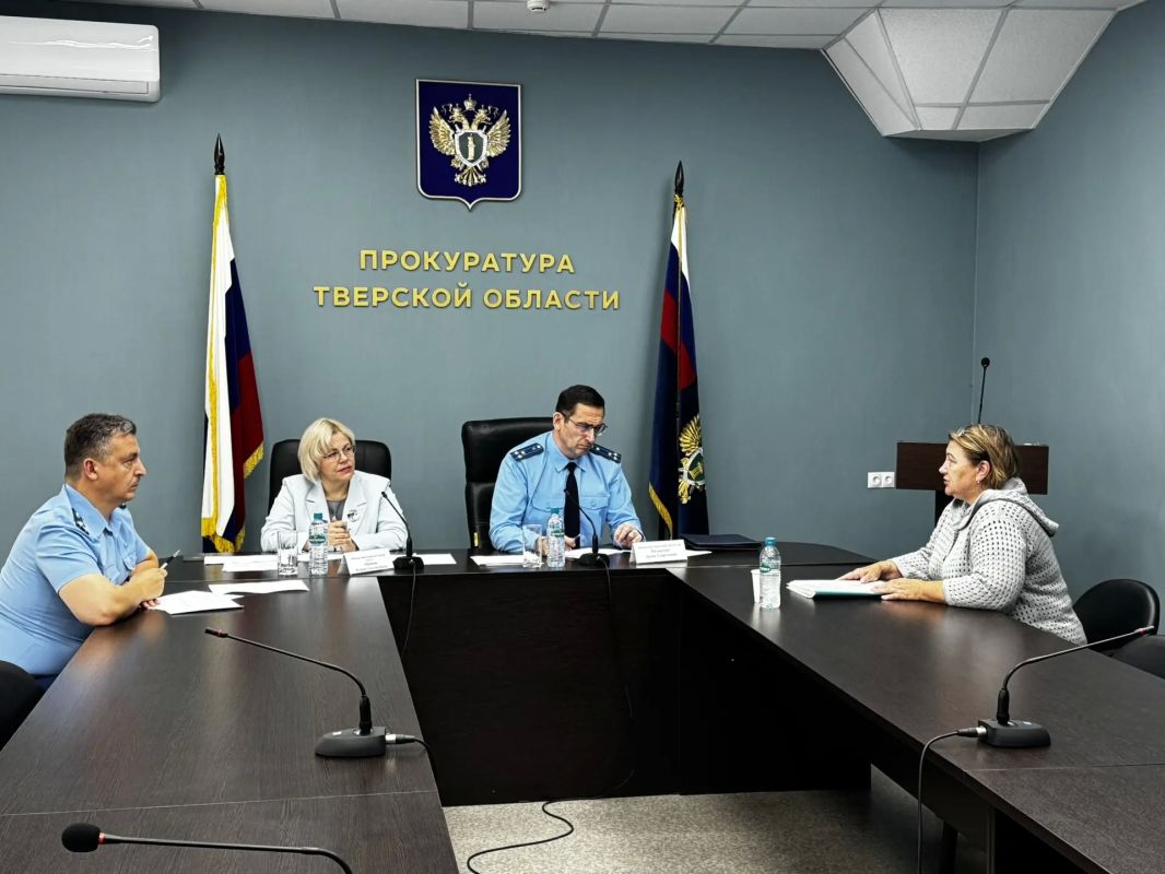 Прокурор Тверской области совместно с Министром здравоохранения региона провел прием граждан Прокурор Тверской области совместно с Министром здравоохранения региона провел прием граждан
