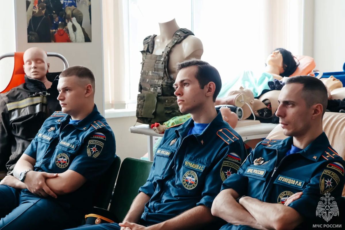 Молодежный совет отработал навыки оказания первой помощи на базе станции скорой медицинской помощи Молодежный совет отработал навыки оказания первой помощи на базе станции скорой медицинской помощи