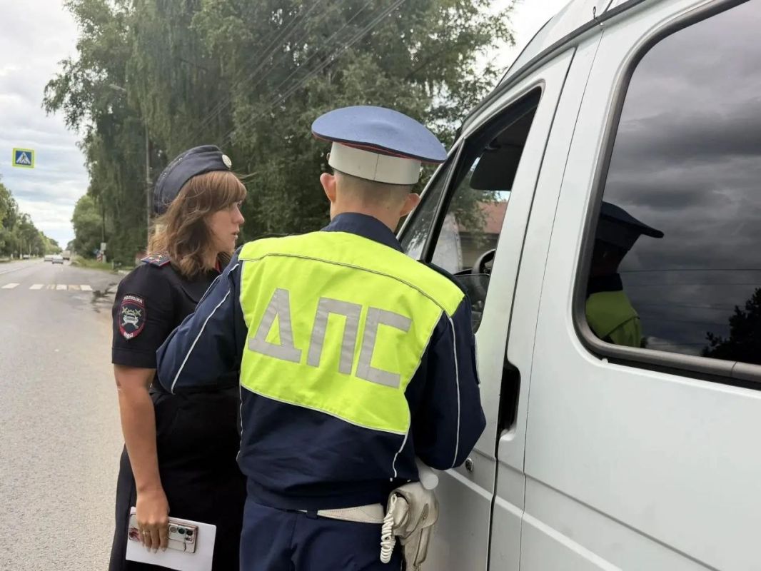 Сотрудники Госавтоинспекции города Твери подвели итоги профилактического мероприятия «Грузовик» Сотрудники Госавтоинспекции города Твери подвели итоги профилактического мероприятия «Грузовик»