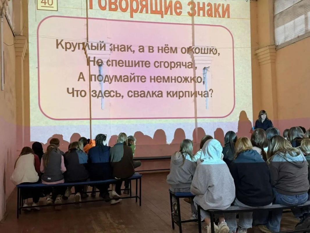 Ребята из детского оздоровительного лагеря «Дружба» поучаствовали в викторине по Правилам дорожного движения «Правила движения – достойны уважения!» Ребята из детского оздоровительного лагеря «Дружба» поучаствовали в викторине по Правилам дорожного движения «Правила движения – достойны уважения!»