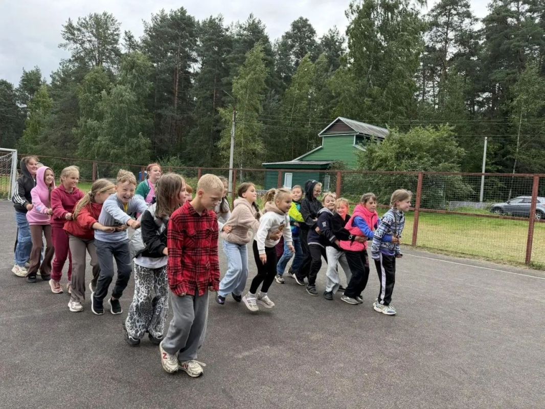 «Вместе за безопасность дорожного движения!» — тверские автоинспекторы приехали к ребятам в загородный оздоровительный лагерь «Дружба» «Вместе за безопасность дорожного движения!» — тверские автоинспекторы приехали к ребятам в загородный оздоровительный лагерь «Дружба»