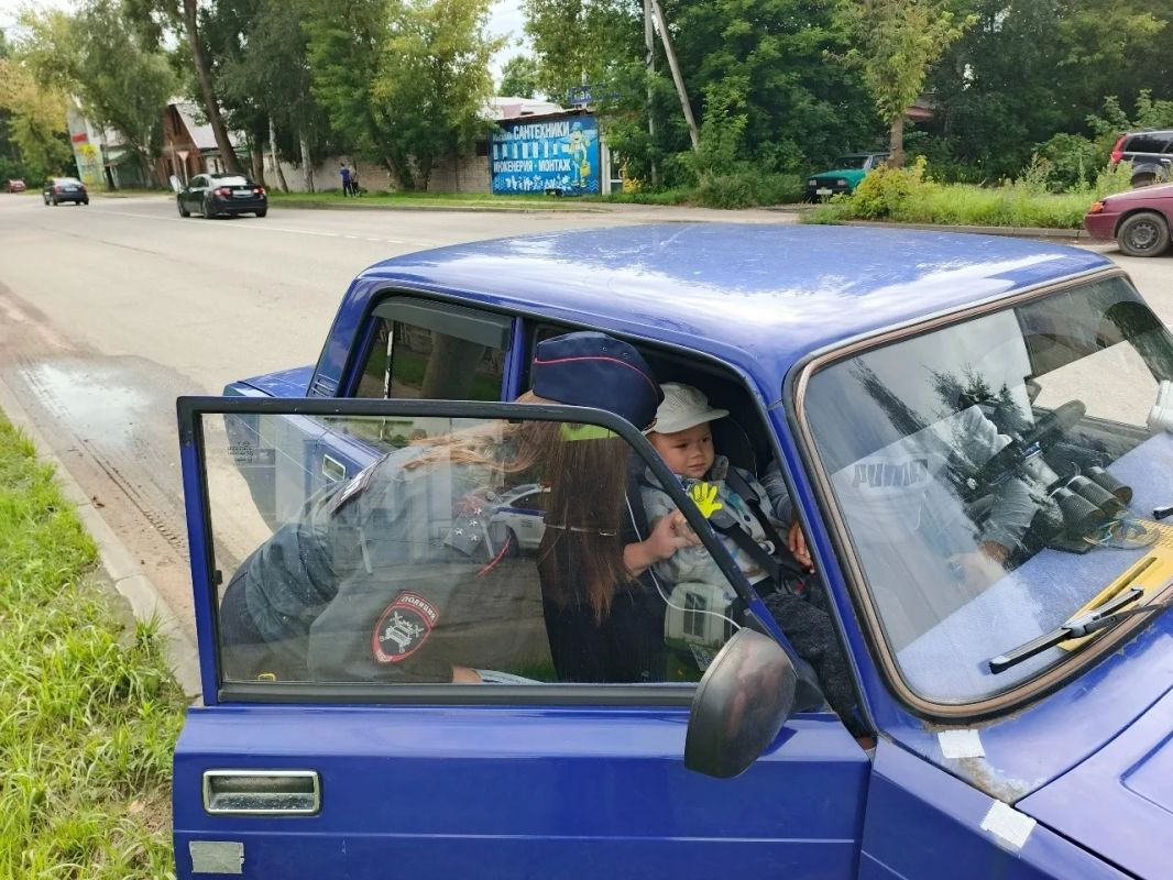 Кимрские автоинспекторы провели акцию «Ребенок – главный пассажир» Кимрские автоинспекторы провели акцию «Ребенок – главный пассажир»