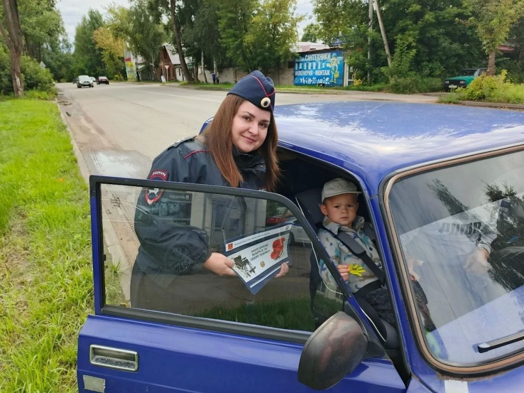 Кимрские автоинспекторы провели акцию «Ребенок – главный пассажир» Кимрские автоинспекторы провели акцию «Ребенок – главный пассажир»