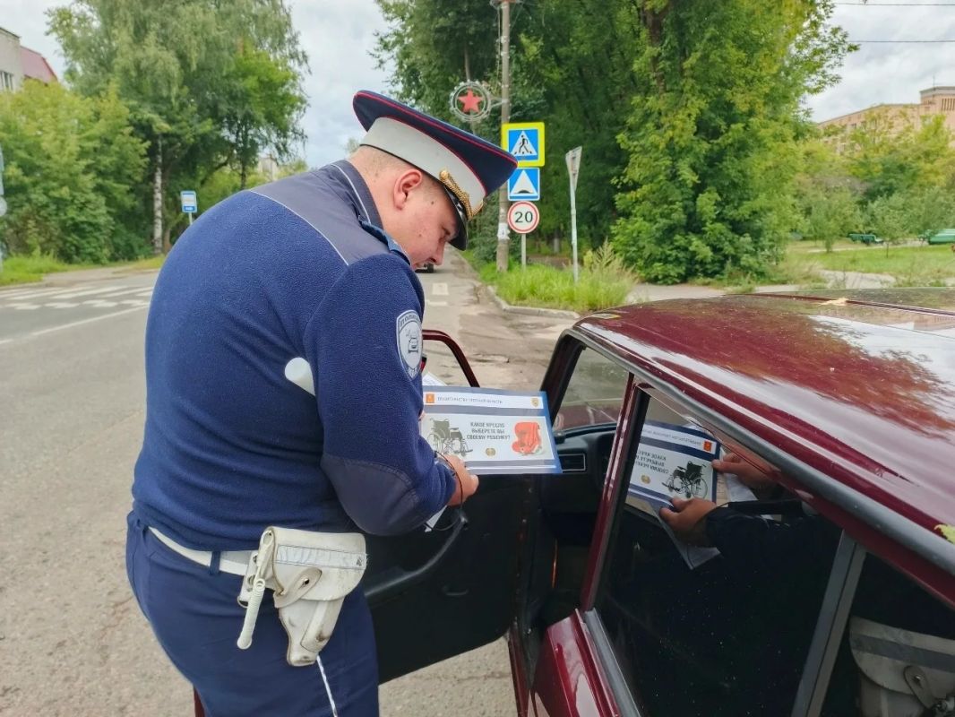 Кимрские автоинспекторы провели акцию «Ребенок – главный пассажир» Кимрские автоинспекторы провели акцию «Ребенок – главный пассажир»