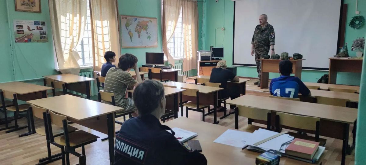 В Твери полицейские и общественники провели познавательное мероприятие на базе ЦВСНП В Твери полицейские и общественники провели познавательное мероприятие на базе ЦВСНП