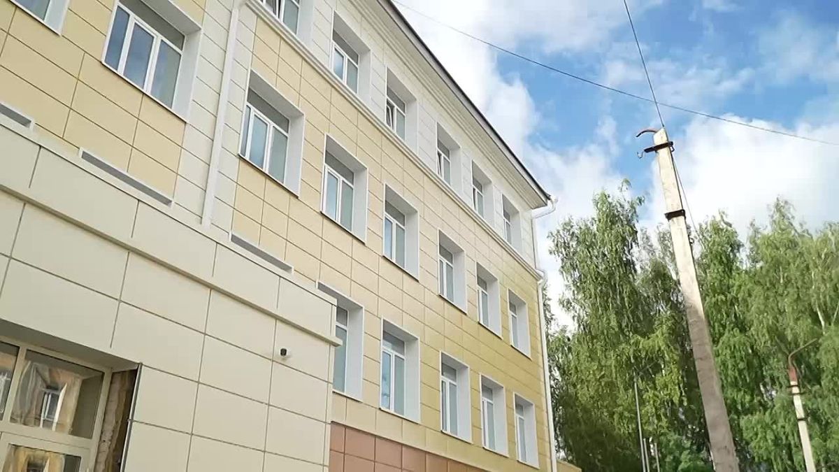 Виталий Королев показал ремонт в школах и детсадах Тверской области