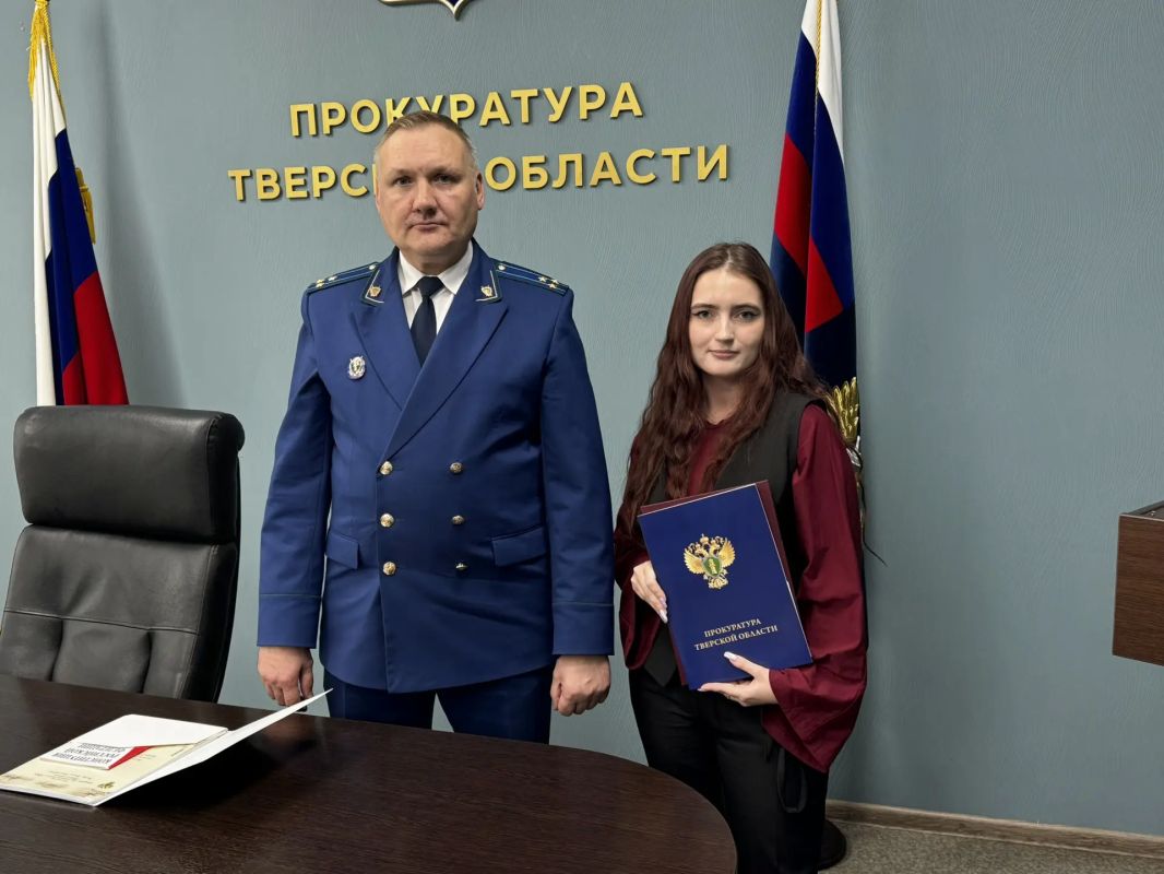 Сегодня, 20.08.2026, в прокуратуре Тверской области молодые специалисты в торжественной обстановке приняли Присягу Разумовская Анастасия и Рысев Артем окончили школу с медалями. Анастасия с отличием завершила обучение в... Сегодня, 20.08.2026, в прокуратуре Тверской области молодые специалисты в торжественной обстановке приняли Присягу Разумовская Анастасия и Рысев Артем окончили школу с медалями. Анастасия с отличием завершила обучение в...