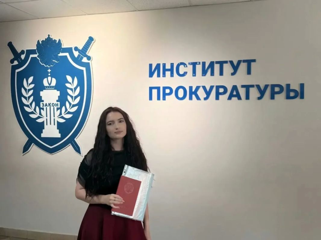 Сегодня, 20.08.2026, в прокуратуре Тверской области молодые специалисты в торжественной обстановке приняли Присягу Разумовская Анастасия и Рысев Артем окончили школу с медалями. Анастасия с отличием завершила обучение в... Сегодня, 20.08.2026, в прокуратуре Тверской области молодые специалисты в торжественной обстановке приняли Присягу Разумовская Анастасия и Рысев Артем окончили школу с медалями. Анастасия с отличием завершила обучение в...