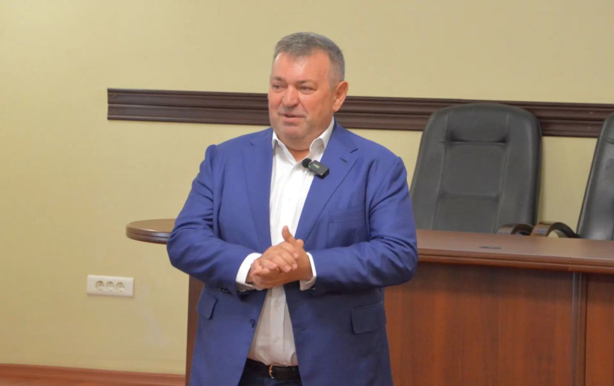 В преддверии Дня государственного Флага РФ юным жителям города выдали первые паспорта В преддверии Дня государственного Флага РФ юным жителям города выдали первые паспорта