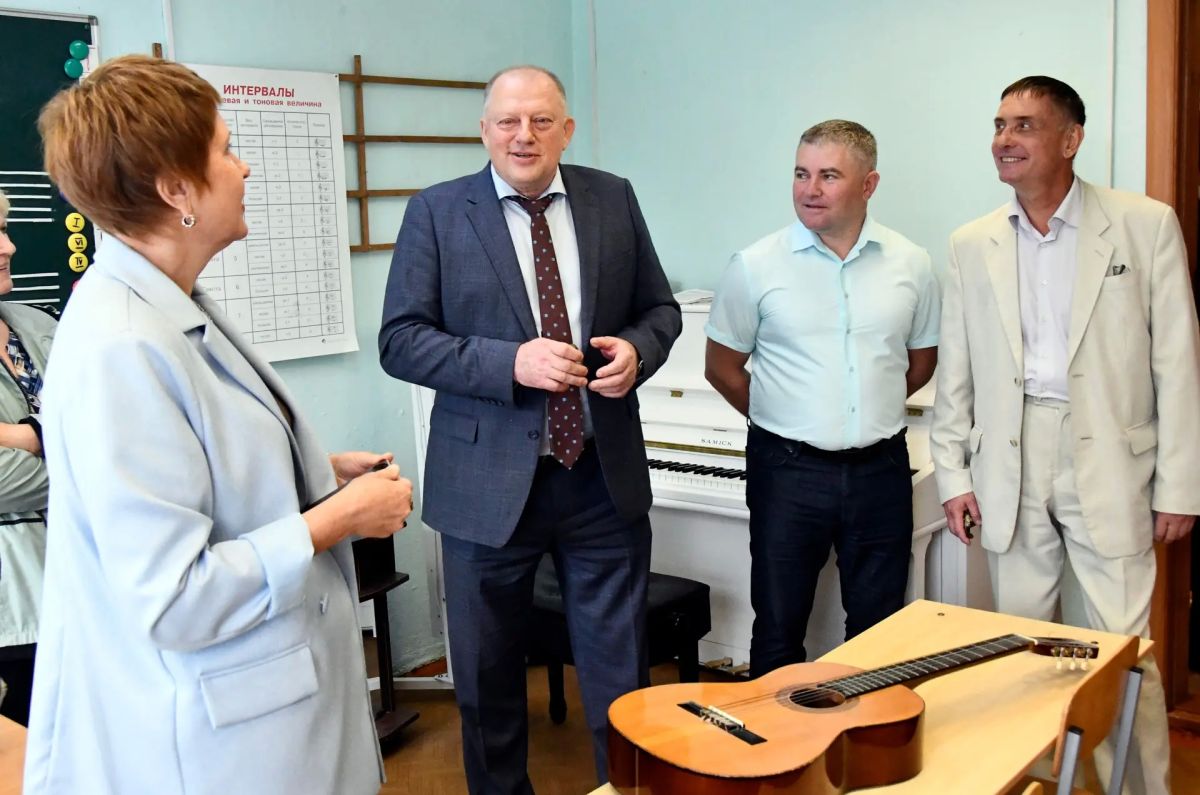 В ходе рабочей поездки в Селижаровский округ председатель Законодательного Собрания Сергей Голубев и депутат Константин Антонов встретились с волонтерами фронтовой мастерской, осмотрели объекты благоустройства В ходе рабочей поездки в Селижаровский округ председатель Законодательного Собрания Сергей Голубев и депутат Константин Антонов встретились с волонтерами фронтовой мастерской, осмотрели объекты благоустройства