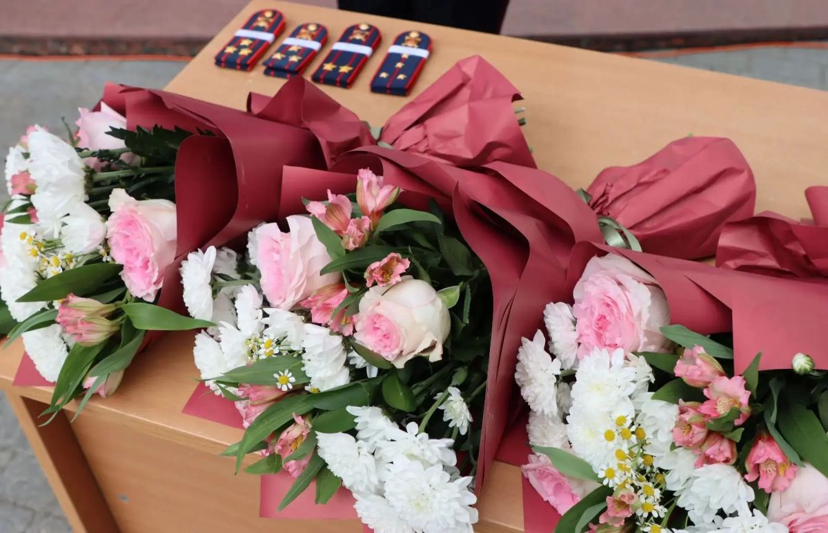 Полицейские Верхневолжья приняли участие в торжественном поднятии Государственного флага Российской Федерации Полицейские Верхневолжья приняли участие в торжественном поднятии Государственного флага Российской Федерации