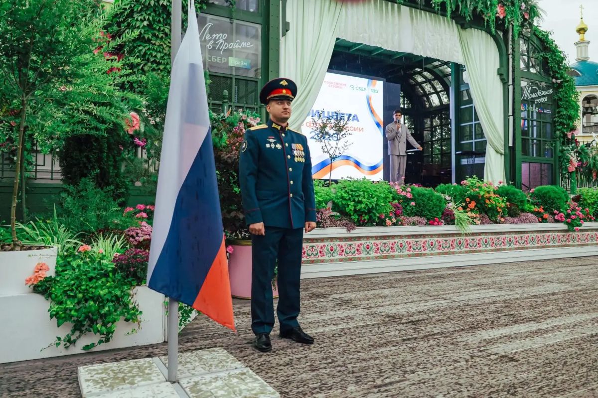 Военные следователи СК России приняли участие в праздничных мероприятиях ко Дню Государственного флага Военные следователи СК России приняли участие в праздничных мероприятиях ко Дню Государственного флага