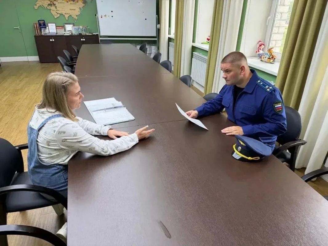 Прокурор Калининского района Тверской области Евгений Кузин провёл личный приём граждан в деревне Мермерины