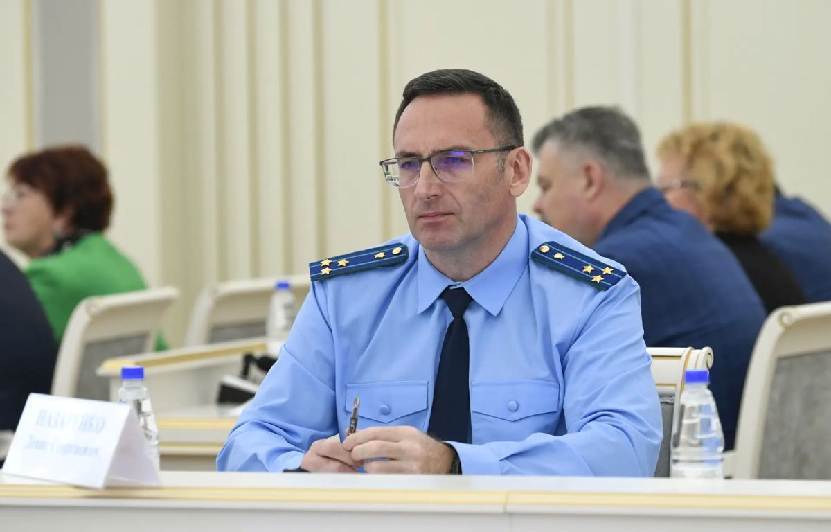 Сегодня, 24 августа, прокурор области Денис Назаренко принял участие в заседании Правительства Тверской области, на котором в том числе рассмотрены вопросы готовности образовательных организаций к учебному году 2026–2027