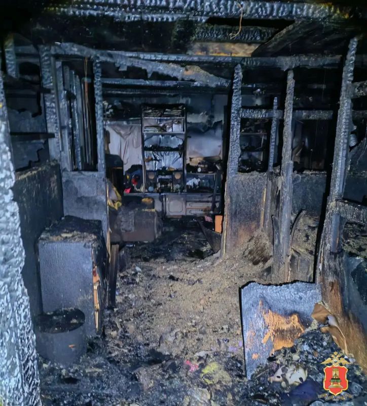 Ревнивец из Рамешек поджёг двухквартирный жилой дом и оставил свою семью без жилья Ревнивец из Рамешек поджёг двухквартирный жилой дом и оставил свою семью без жилья
