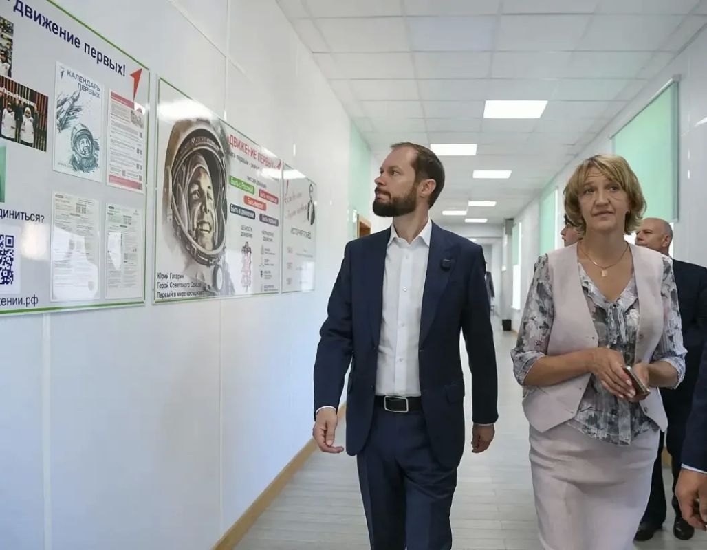 Виталий Королев: 1 сентября в нашем регионе свои двери для детей распахнут 415 детских садов, 466 школ, 67 вузов и колледжей, 153 учреждения дополнительного образования Виталий Королев: 1 сентября в нашем регионе свои двери для детей распахнут 415 детских садов, 466 школ, 67 вузов и колледжей, 153 учреждения дополнительного образования