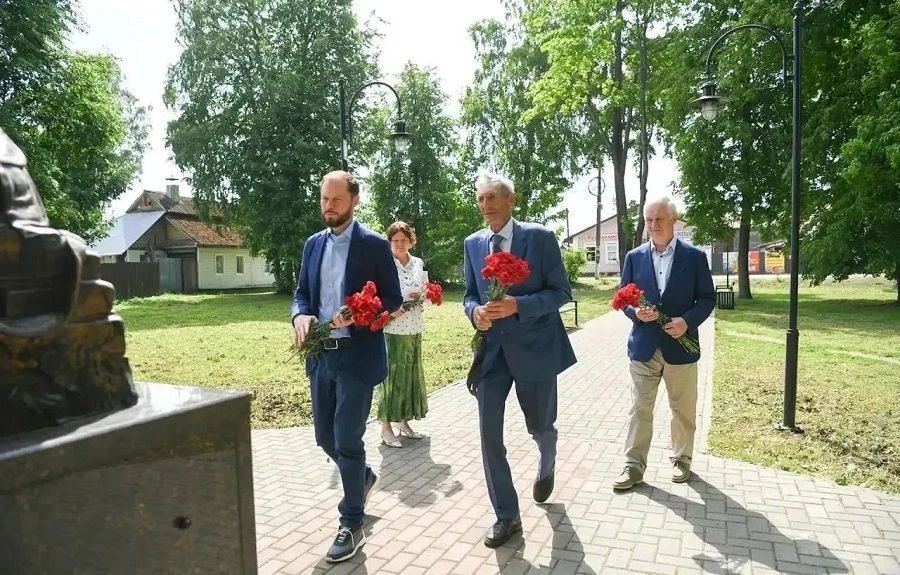 Виталий Королев сообщил, что Осташков станет «Городом воинской доблести» Виталий Королев сообщил, что Осташков станет «Городом воинской доблести»