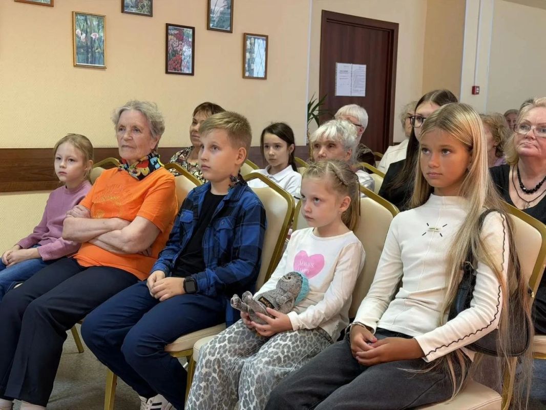 В Твери автоинспекторы провели урок дорожной безопасности в Комплексном центре социального обслуживания В Твери автоинспекторы провели урок дорожной безопасности в Комплексном центре социального обслуживания