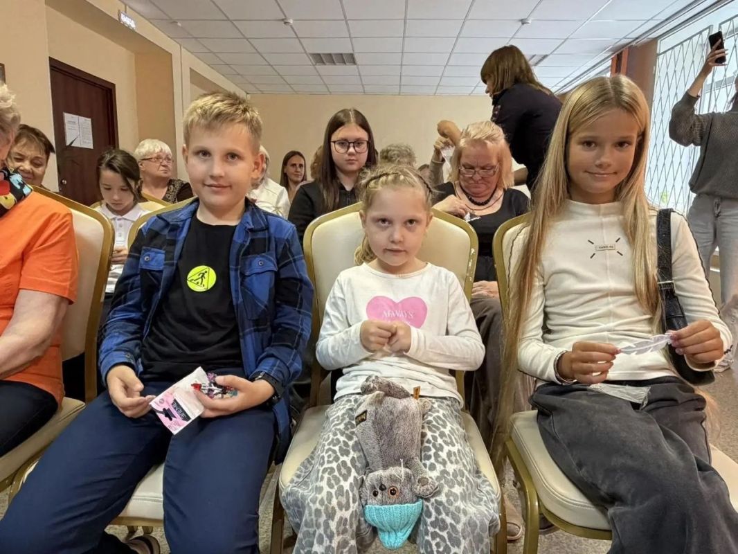 В Твери автоинспекторы провели урок дорожной безопасности в Комплексном центре социального обслуживания В Твери автоинспекторы провели урок дорожной безопасности в Комплексном центре социального обслуживания