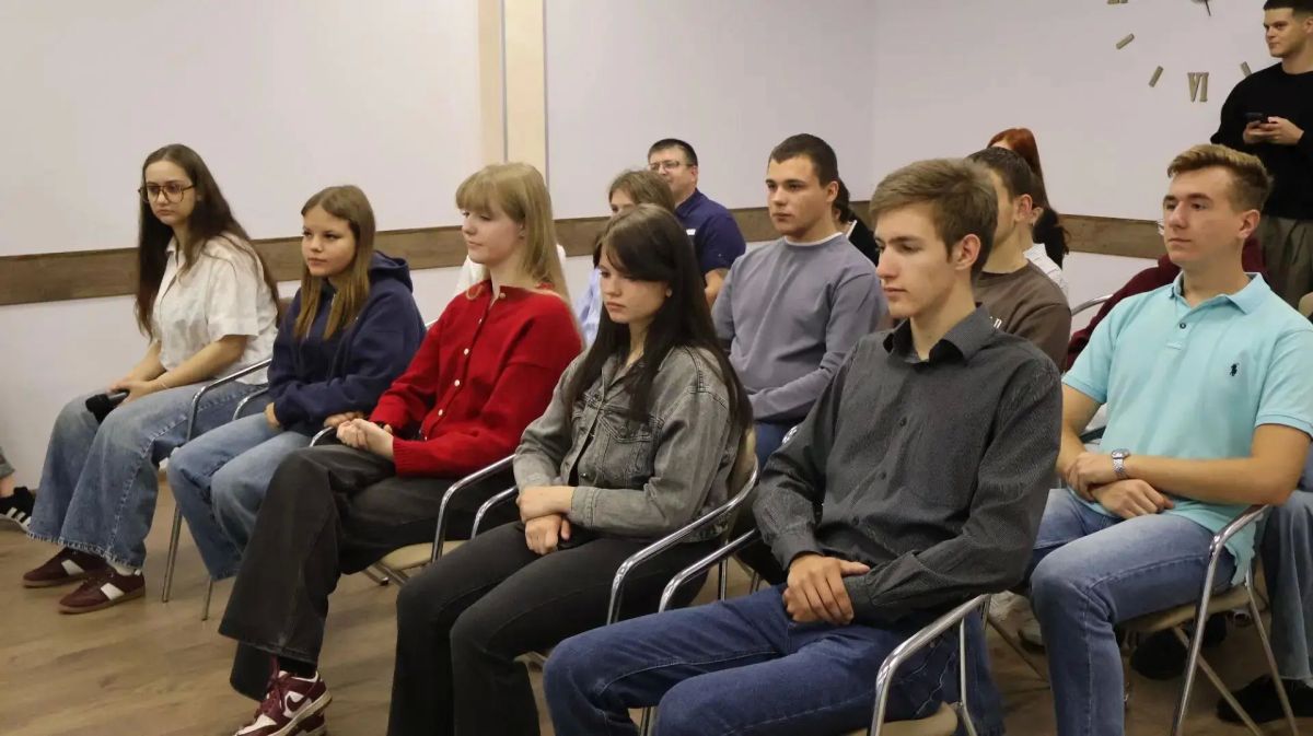 Молодежь и эксперты в Твери обсудили роль чистой речи без сквернословия в формировании безопасной и уважительной среды в обществе Молодежь и эксперты в Твери обсудили роль чистой речи без сквернословия в формировании безопасной и уважительной среды в обществе