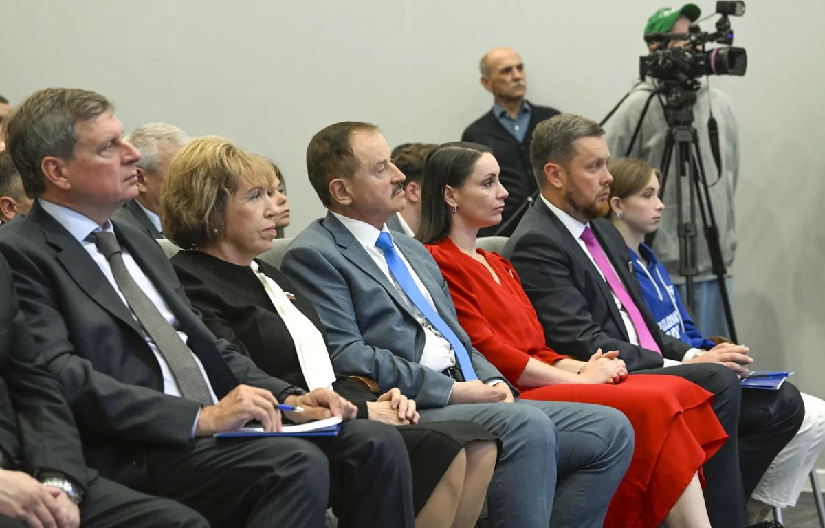 Виталий Королев: Программы «Единой России» на выборах Губернатора и Заксобрания Тверской области - это конкретный план действий по решению чувствительных для людей вопросов Виталий Королев: Программы «Единой России» на выборах Губернатора и Заксобрания Тверской области - это конкретный план действий по решению чувствительных для людей вопросов