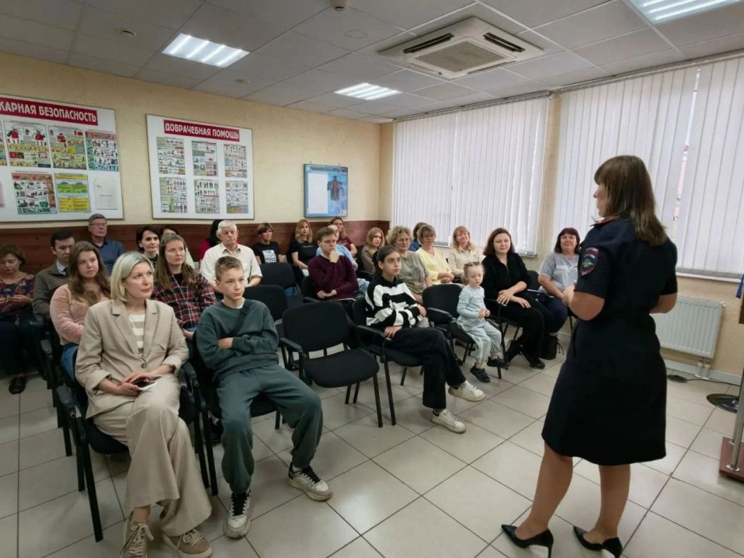 Госавтоинспекция Твери провела мероприятие по дорожной безопасности для работников АО «РН-Тверь» и их детей Госавтоинспекция Твери провела мероприятие по дорожной безопасности для работников АО «РН-Тверь» и их детей