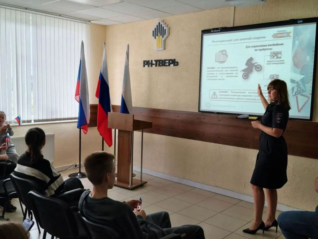 Госавтоинспекция Твери провела мероприятие по дорожной безопасности для работников АО «РН-Тверь» и их детей Госавтоинспекция Твери провела мероприятие по дорожной безопасности для работников АО «РН-Тверь» и их детей