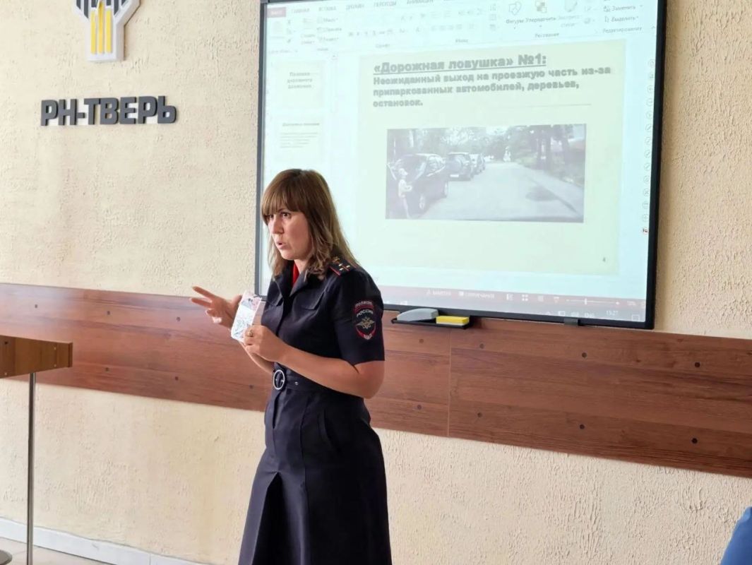 Госавтоинспекция Твери провела мероприятие по дорожной безопасности для работников АО «РН-Тверь» и их детей Госавтоинспекция Твери провела мероприятие по дорожной безопасности для работников АО «РН-Тверь» и их детей