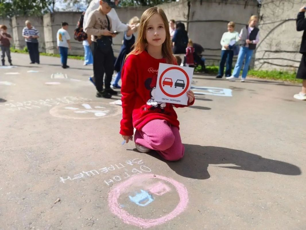 В преддверии нового учебного года сотрудники Госавтоинспекции города Твери провели праздник для детей сотрудников Верхневолжского АТП – День знаний! В преддверии нового учебного года сотрудники Госавтоинспекции города Твери провели праздник для детей сотрудников Верхневолжского АТП – День знаний!